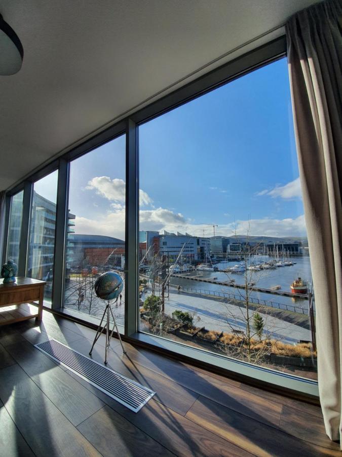 Luxury Apartment Marina Views At Titanic Quarter Μπέλφαστ Εξωτερικό φωτογραφία