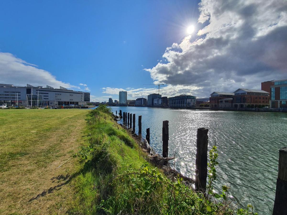 Luxury Apartment Marina Views At Titanic Quarter Μπέλφαστ Εξωτερικό φωτογραφία